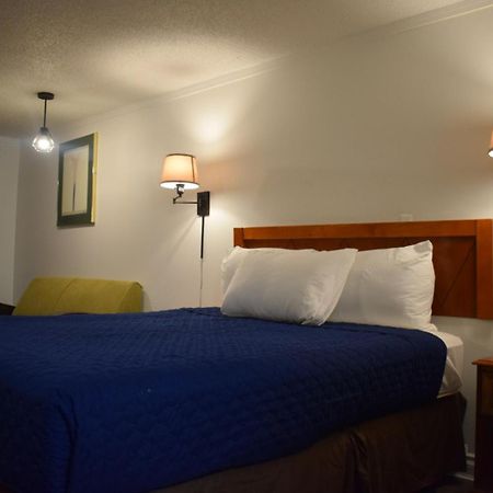 Knights Inn Farmington Hills Ngoại thất bức ảnh